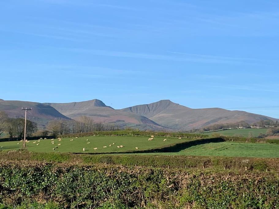 Mountain Views In The Heart Of Brecon Town Villa Exteriör bild