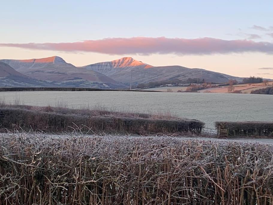 Mountain Views In The Heart Of Brecon Town Villa Exteriör bild